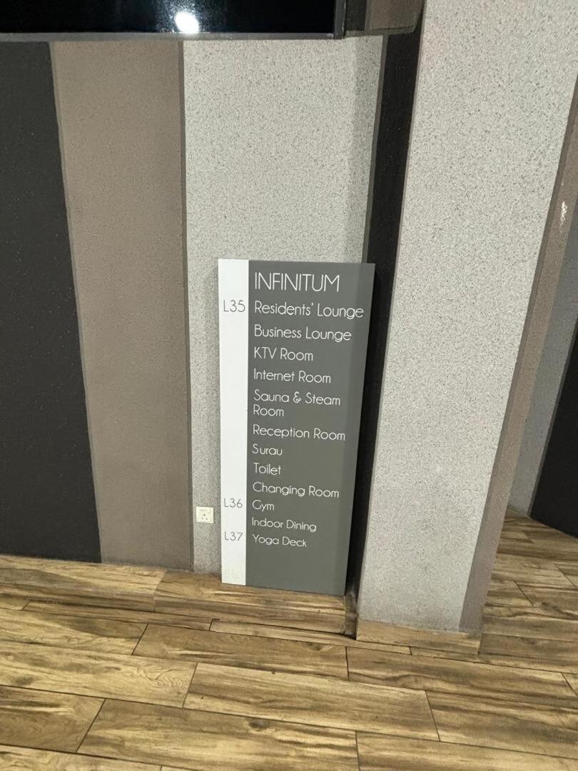 Premium Cozy Rooftop Pool Klcc-1080hd Movie Apartment